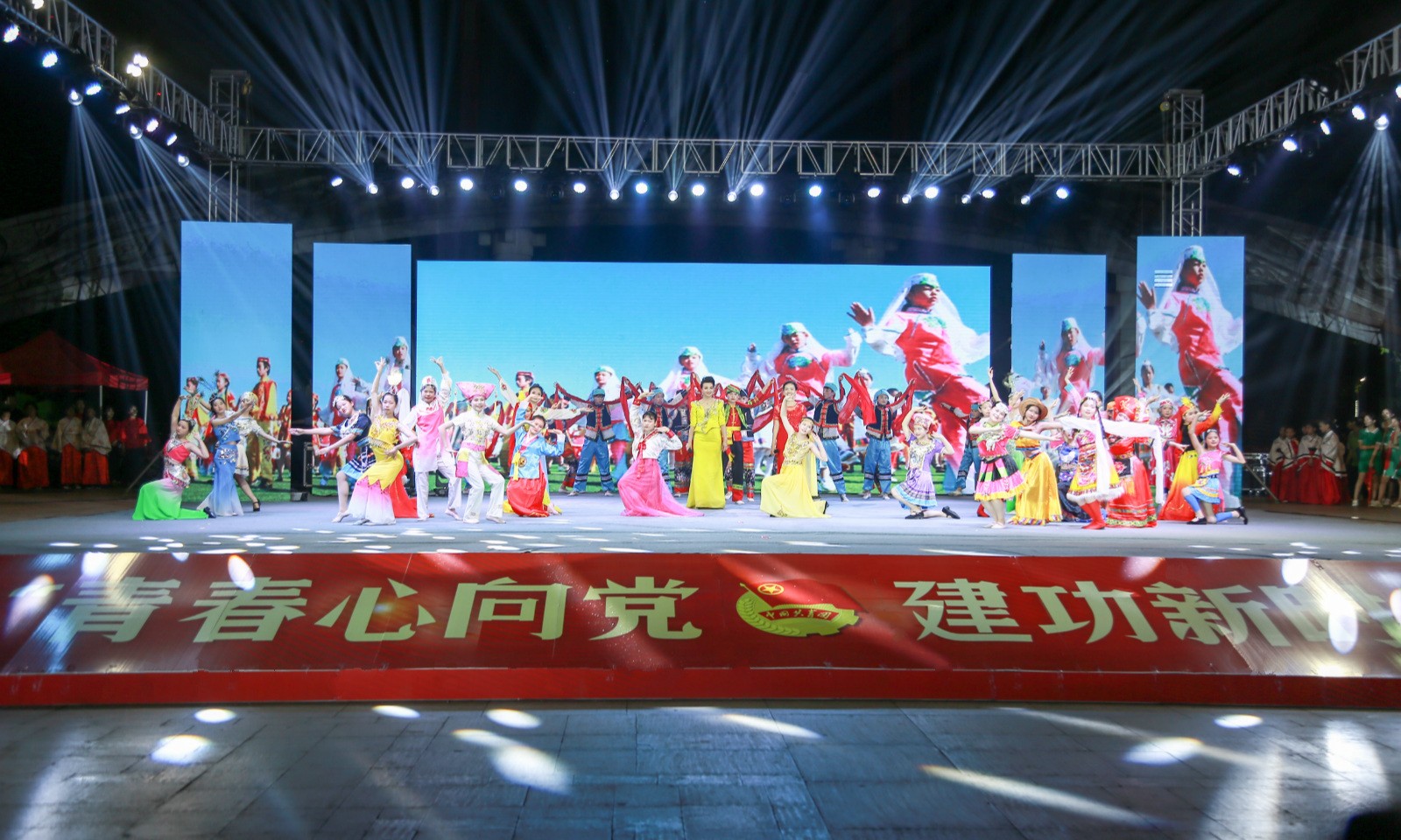 星空体育综合登录入口(中国)官方网站参与2019年纪念五四运动100周年主题颁奖晚会表演